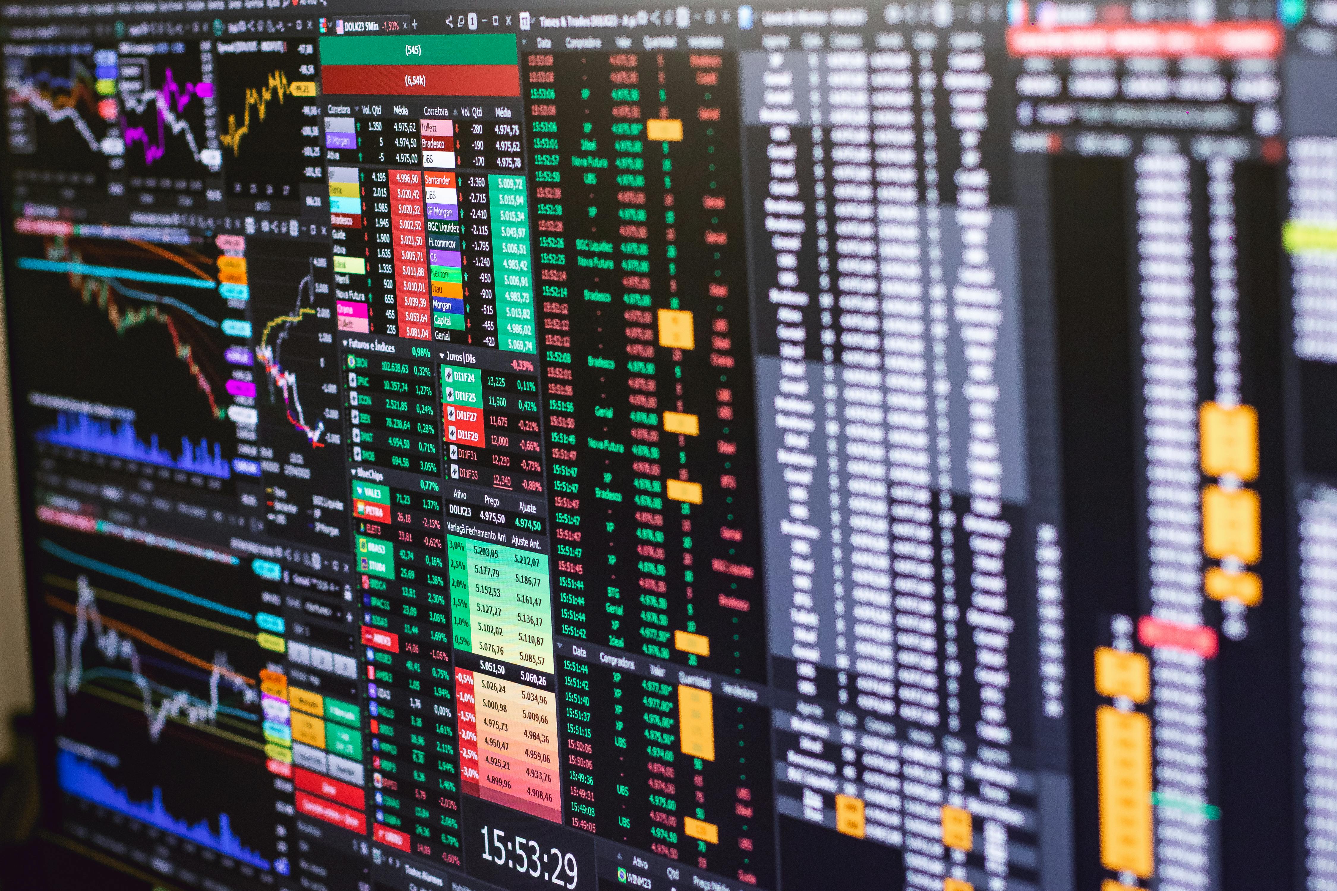 S&P 500 Eyes Another Winning Week, But Surging Yields Cast a Shadow